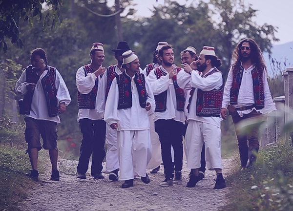 Formatia Dirty Shirt a lansat videoclipul melodiei „Maramu'”